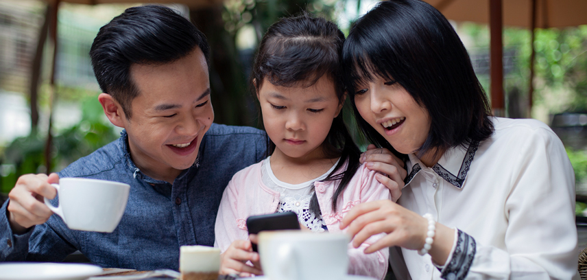 2023-04-Should I let my child use my phone__Inside_Page_ should i let my child use my phone?