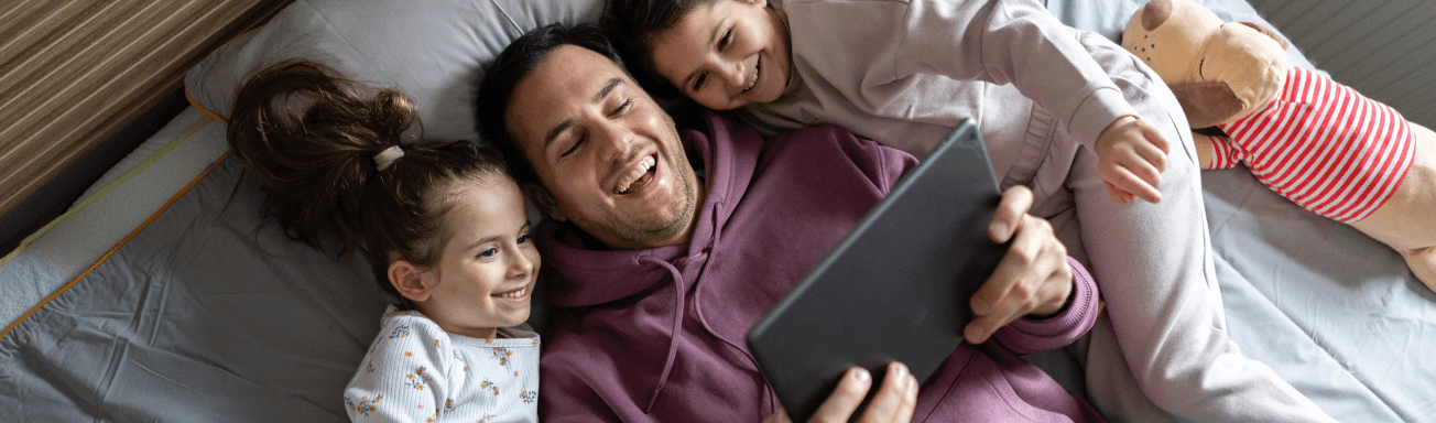 2024-04_Blog_HowToPickAge-appropriateContentHero Dad and children using a tablet
