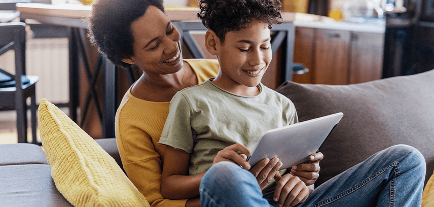 2024-04_Blog_HowToPickAge-appropriateContentInsideImage Mother and daughter using a tablet