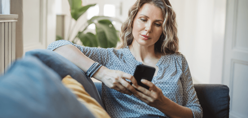 Message alerts Young girl using tablet