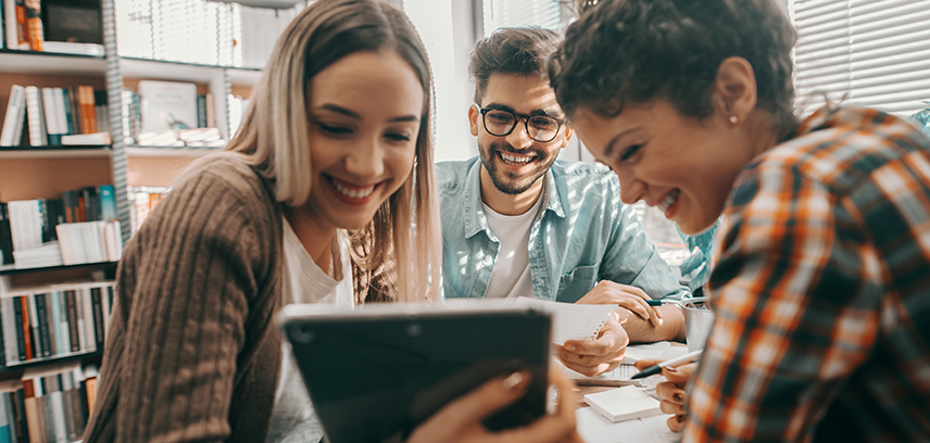 Blog_LinkedinAccountInsideImage teenagers on linkedin