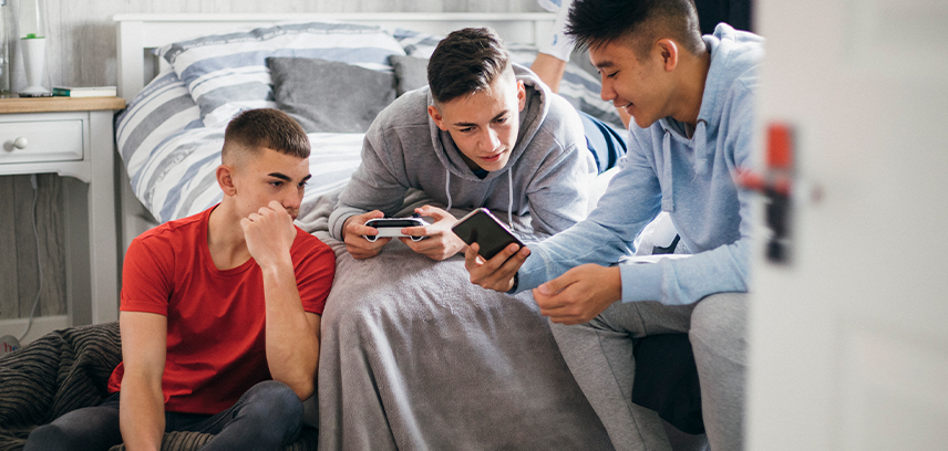Blog_SafetyGuide-BitLifeInsideImage Should kids play Bitlife